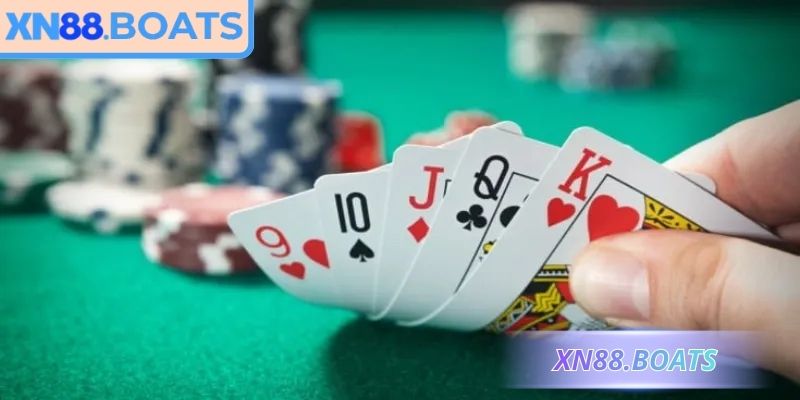 Tung ra nhiều lá để chặn được đối thủ